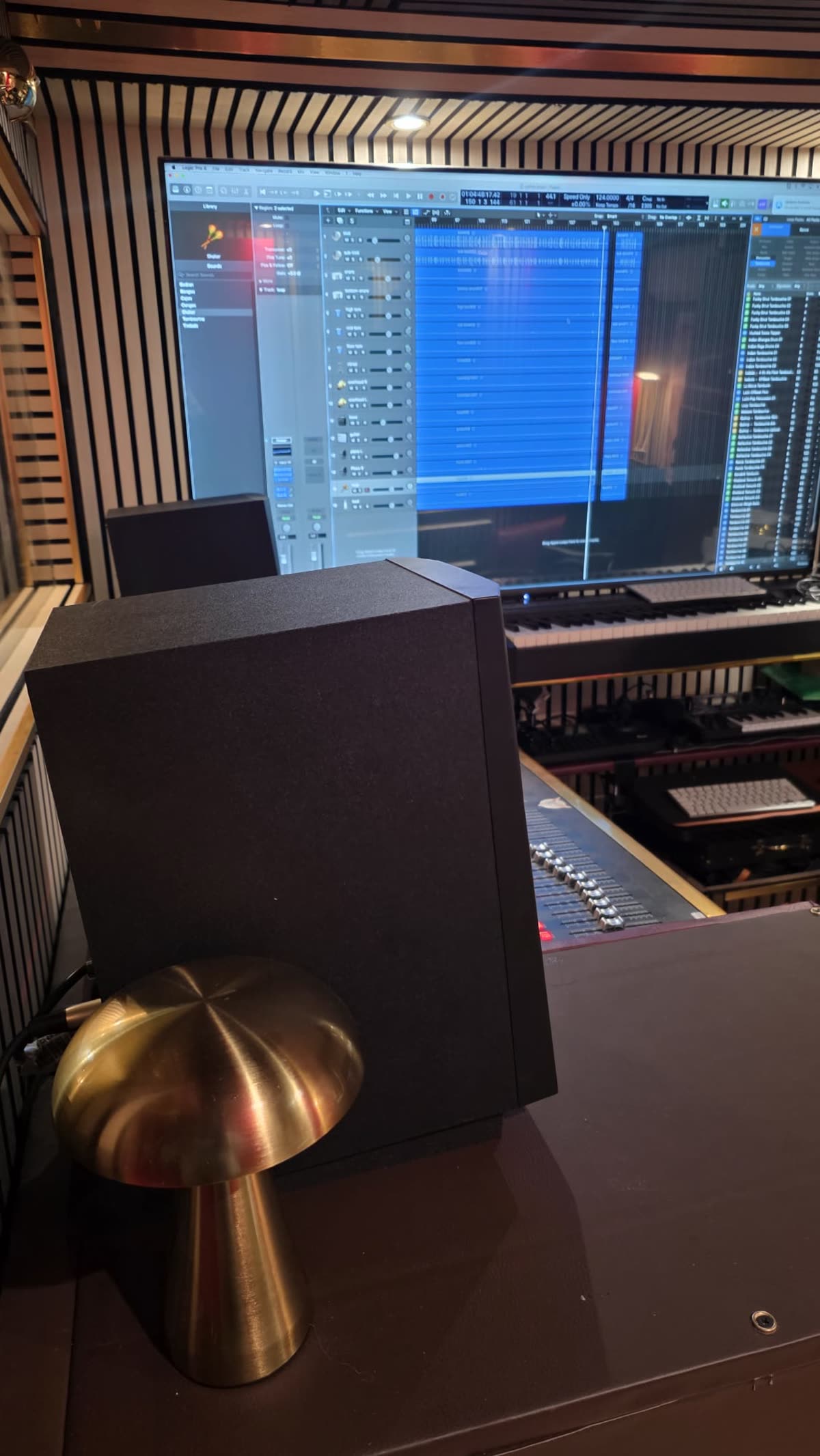 Nearfield monitoring at the desk
