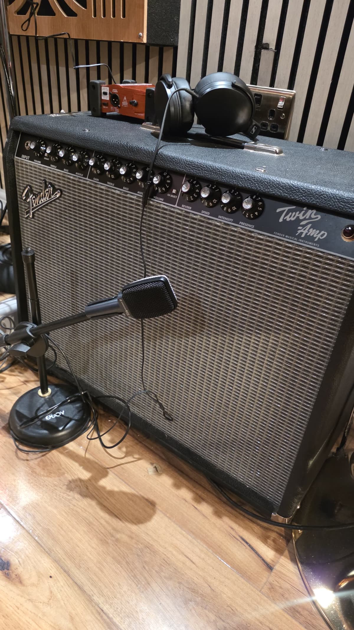 Fender Twin Amp — guitar tone on tap
